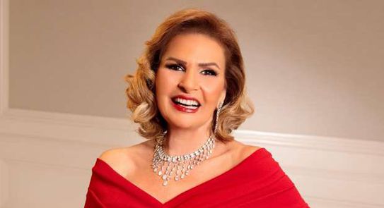 الفنانة يسرا